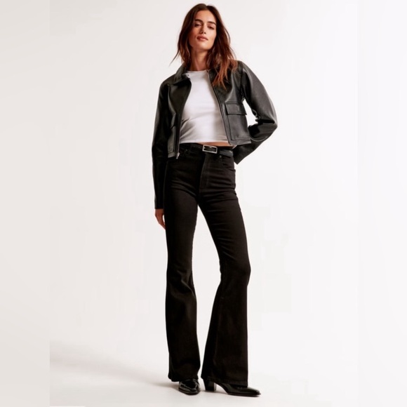 Abercrombie & Fitch Denim - NWT Abercrombie & Fitch Ultra High Rise Flare Jeans in Black Size 30 Regular